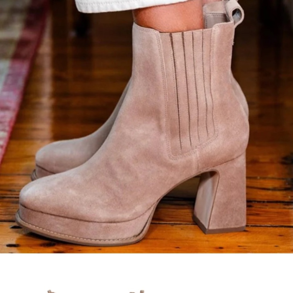 Bernardo Nicola Platform Suede Beige Boot size 8.5.